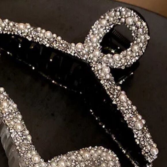 💞Black Large Pearl Jaw Hair Clips - Picture 2 of 6